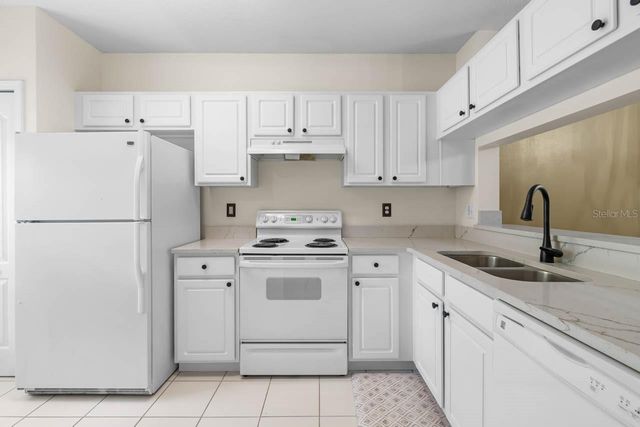 2411 LAKE WOODBERRY CIRCLE, Brandon, FL 33510