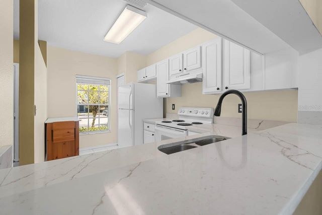 2411 LAKE WOODBERRY CIRCLE, Brandon, FL 33510