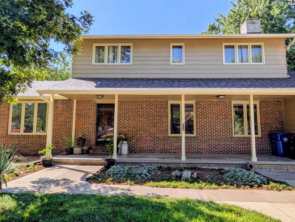 1038 Countryside Dr