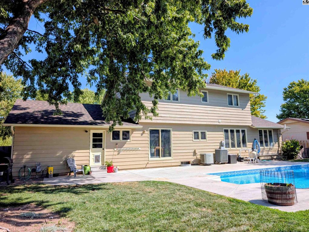 1038 Countryside Dr