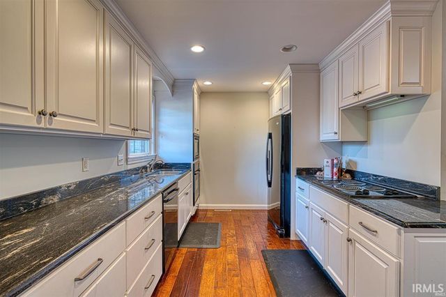 2923 W MILL Road, Evansville, IN 47720