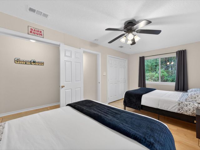 101 Snug Harbor Drive, Conroe, TX 77356