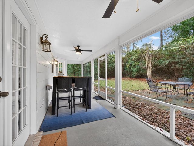 101 Snug Harbor Drive, Conroe, TX 77356