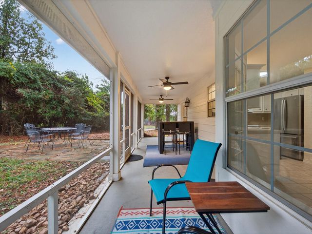 101 Snug Harbor Drive, Conroe, TX 77356