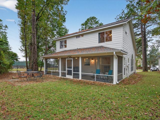 101 Snug Harbor Drive, Conroe, TX 77356