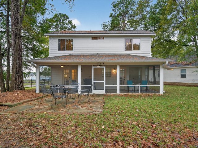 101 Snug Harbor Drive, Conroe, TX 77356