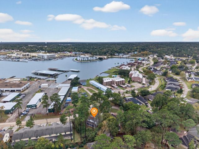 101 Snug Harbor Drive, Conroe, TX 77356