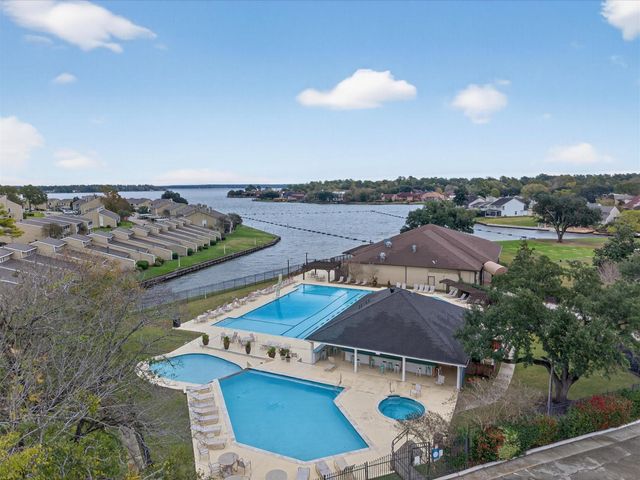 101 Snug Harbor Drive, Conroe, TX 77356
