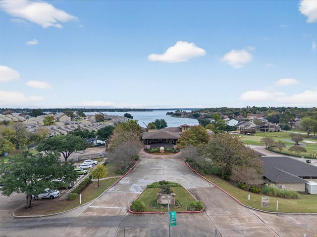 101 Snug Harbor Drive, Conroe, TX 77356