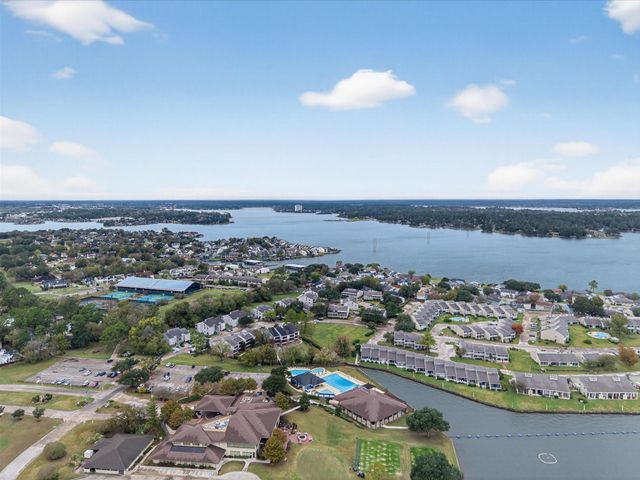 101 Snug Harbor Drive, Conroe, TX 77356