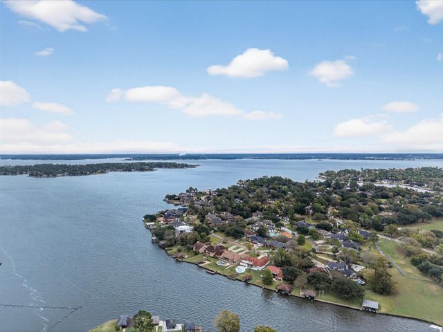 101 Snug Harbor Drive, Conroe, TX 77356