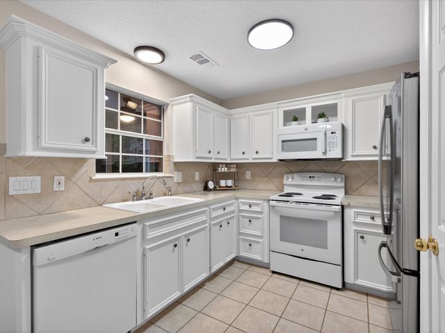 101 Snug Harbor Drive, Conroe, TX 77356