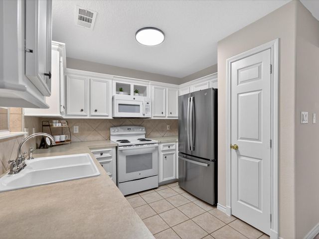 101 Snug Harbor Drive, Conroe, TX 77356