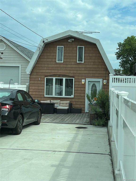 3955 South Street, Seaford, NY 11783 — exterior