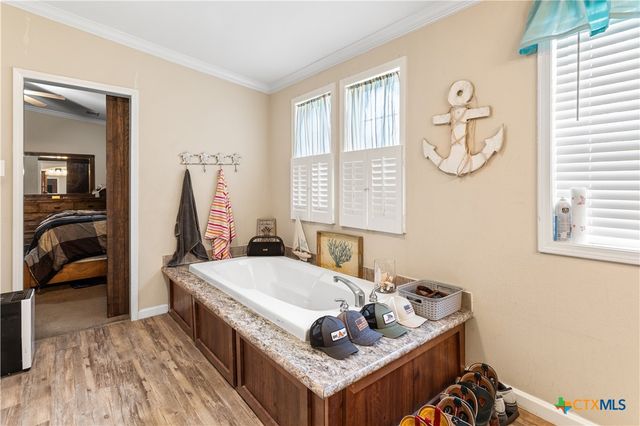 1845 Royal Road, Port Lavaca, TX 77979