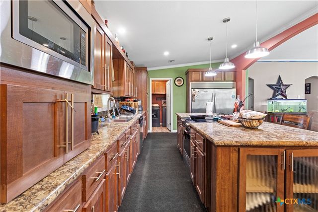 1845 Royal Road, Port Lavaca, TX 77979
