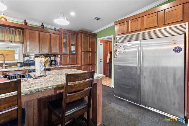 1845 Royal Road, Port Lavaca, TX 77979
