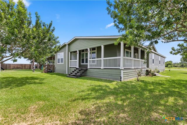 1845 Royal Road, Port Lavaca, TX 77979