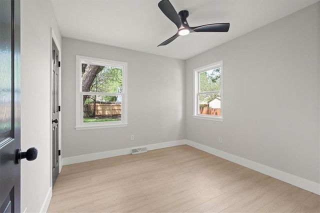 518 SE RICHARDSON Place, Lee's Summit, MO 64063