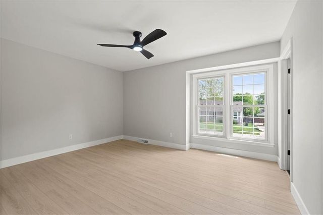 518 SE RICHARDSON Place, Lee's Summit, MO 64063