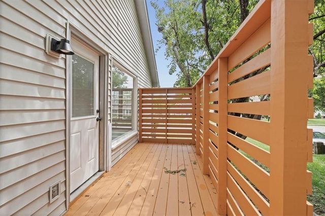 518 SE RICHARDSON Place, Lee's Summit, MO 64063