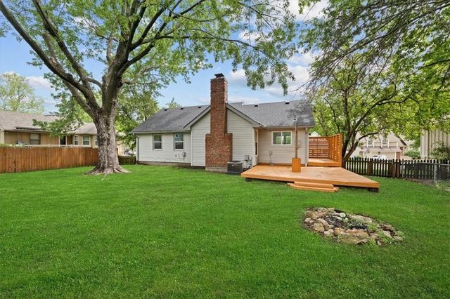 518 SE RICHARDSON Place, Lee's Summit, MO 64063