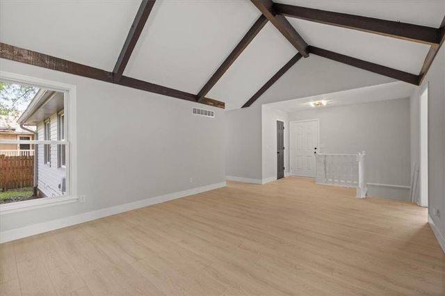 518 SE RICHARDSON Place, Lee's Summit, MO 64063