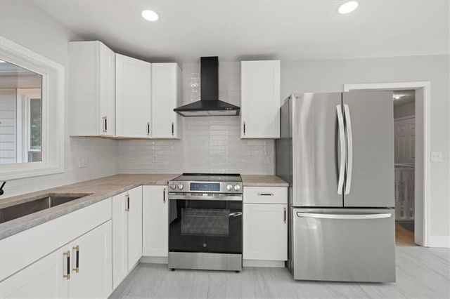 518 SE RICHARDSON Place, Lee's Summit, MO 64063