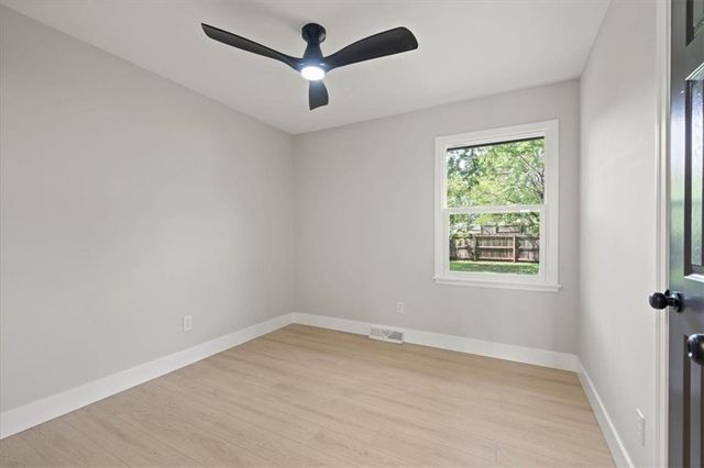 518 SE RICHARDSON Place, Lee's Summit, MO 64063