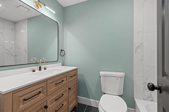 518 SE RICHARDSON Place, Lee's Summit, MO 64063