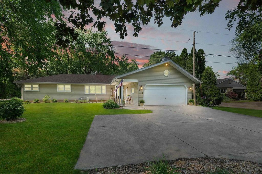 613 E JOHNSON STREET, Fond Du Lac, WI 54935
