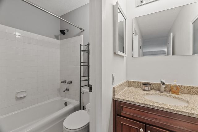 4207 Lakeside Avenue N 328, Brooklyn Center, MN 55429