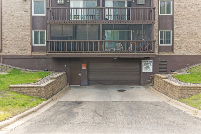 4207 Lakeside Avenue N 328, Brooklyn Center, MN 55429
