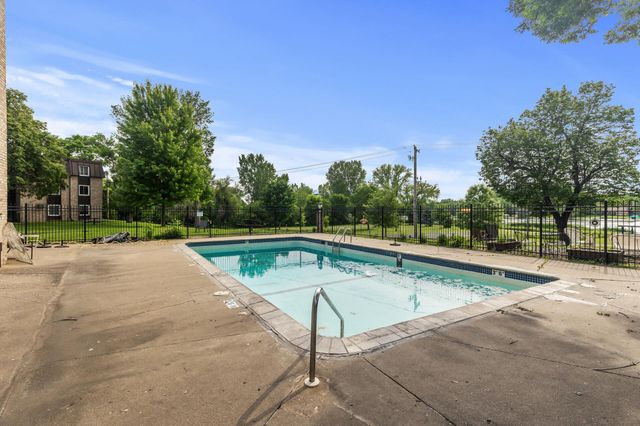 4207 Lakeside Avenue N 328, Brooklyn Center, MN 55429