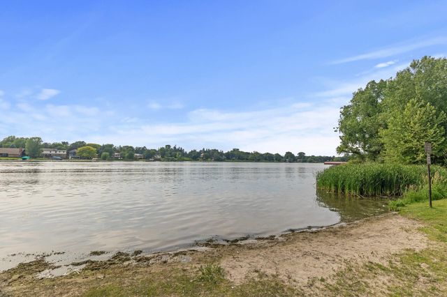4207 Lakeside Avenue N 328, Brooklyn Center, MN 55429