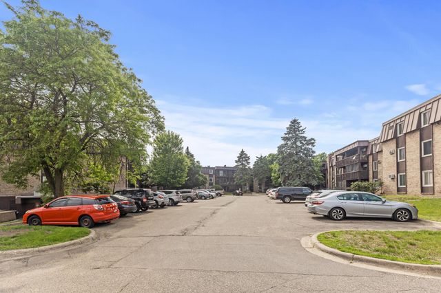 4207 Lakeside Avenue N 328, Brooklyn Center, MN 55429
