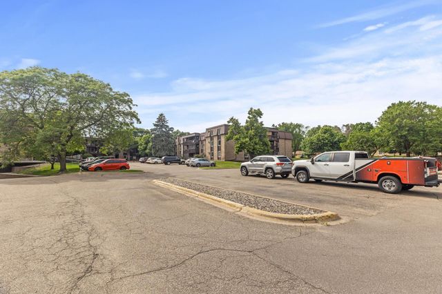 4207 Lakeside Avenue N 328, Brooklyn Center, MN 55429