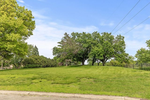 4207 Lakeside Avenue N 328, Brooklyn Center, MN 55429