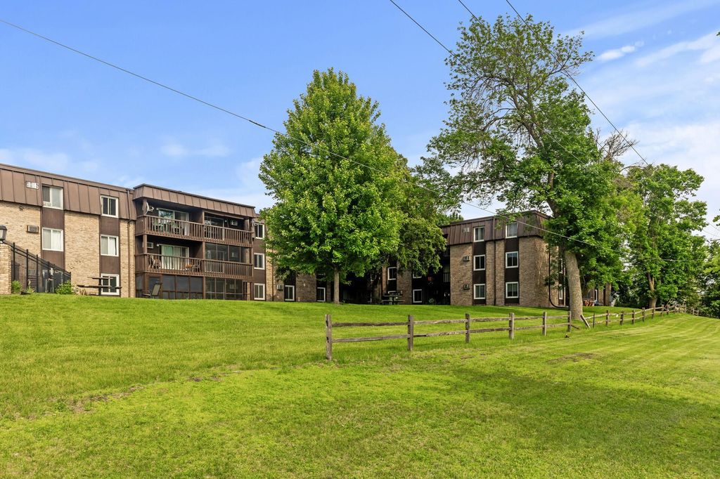 4207 Lakeside Avenue N 328, Brooklyn Center, MN 55429 — photo 2