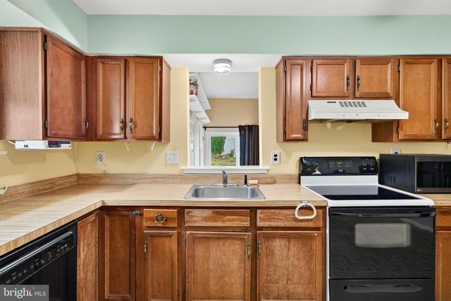 16 MARKEL RD, Malvern, PA 19355