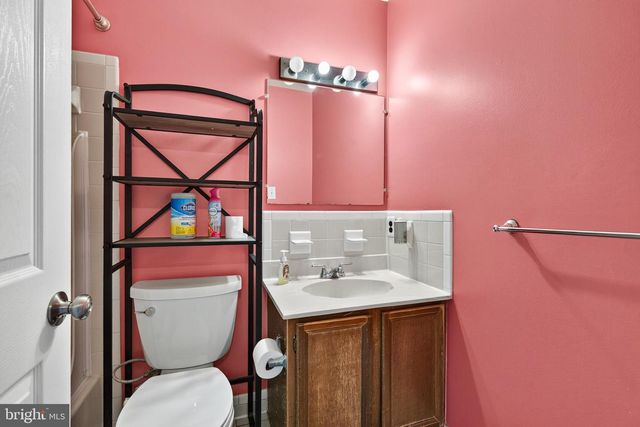16 MARKEL RD, Malvern, PA 19355