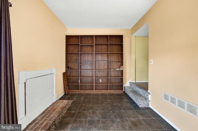 16 MARKEL RD, Malvern, PA 19355