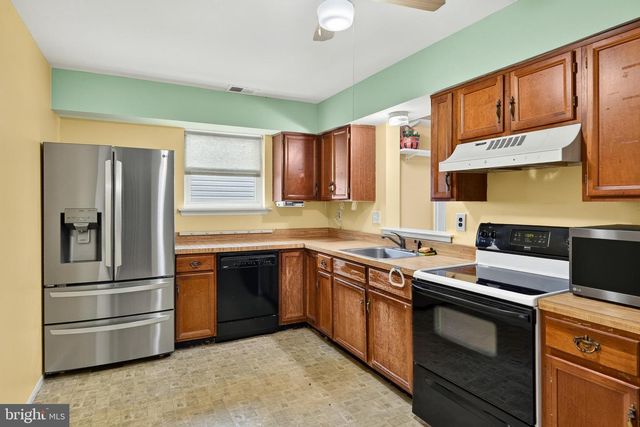 16 MARKEL RD, Malvern, PA 19355