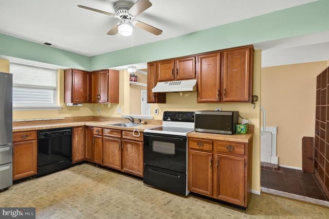 16 MARKEL RD, Malvern, PA 19355