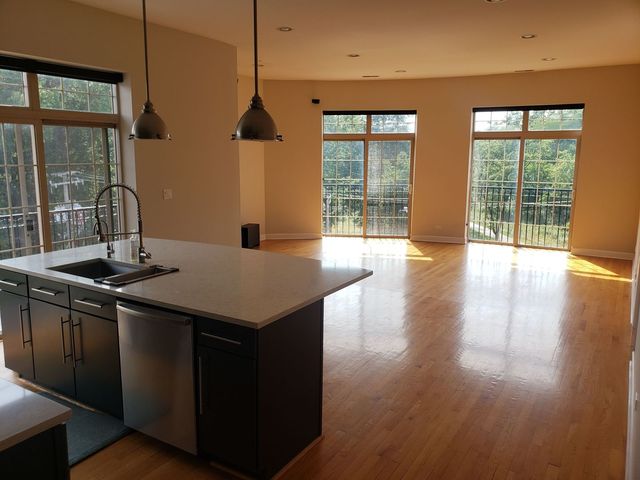 6423 W Touhy Avenue 4C, Chicago, IL 60646