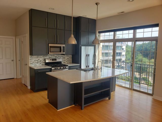 6423 W Touhy Avenue 4C, Chicago, IL 60646