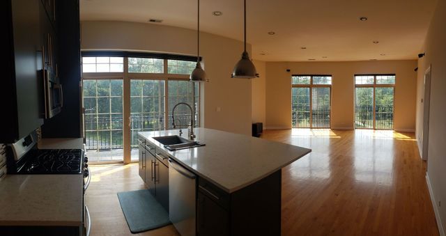 6423 W Touhy Avenue 4C, Chicago, IL 60646