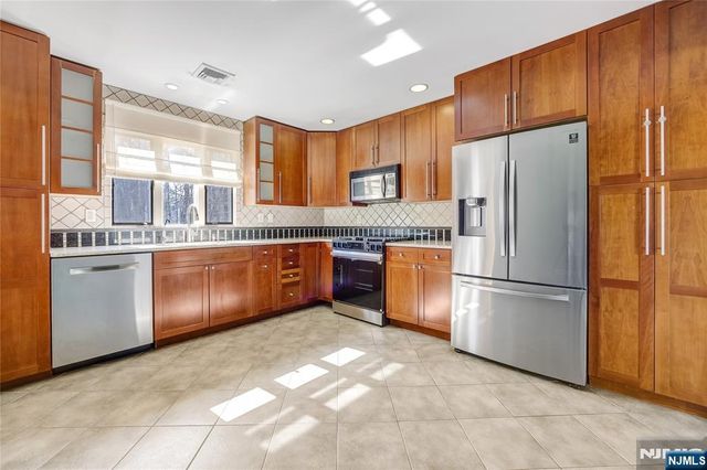 31 Virgil Road, Norwood, NJ 07648