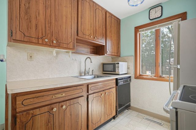 8292 Superior Street, Center Line, MI 48015