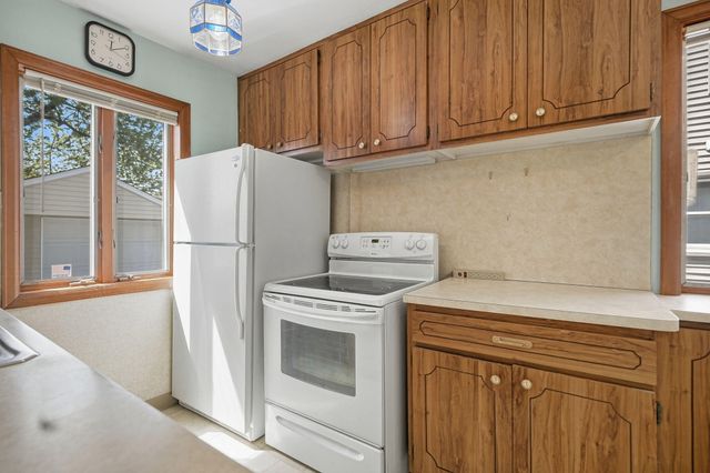 8292 Superior Street, Center Line, MI 48015